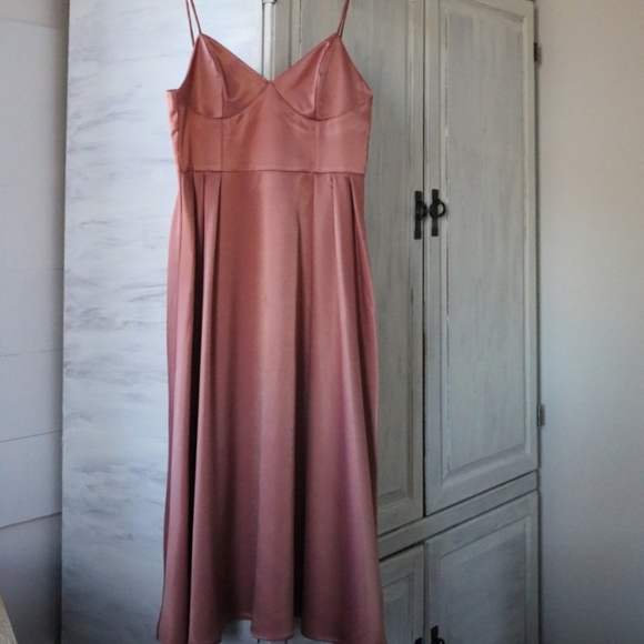 H&M Dresses & Skirts - Rosy pink H&M formal dress